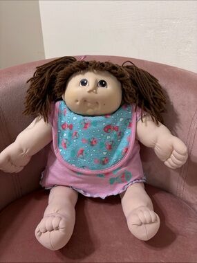 VTG 1984 MN Thomas The Original Doll Baby Brown Hair Brown Eyes